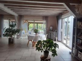 Au Pans de Bois. Repos et Détente，位于Auxon的酒店