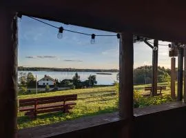 Viesu māja Kolnā pie Adamovas ezera.