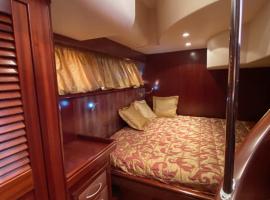 Yachts Abati Cabina Deluxe matrimoniale，位于加埃塔的船屋