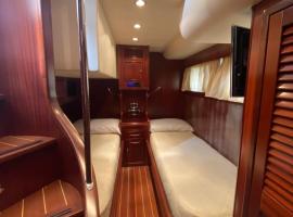 Yachts Abati Cabina Deluxe Doppia letti singoli，位于加埃塔的酒店