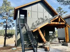 Luxury Mountain Escape!，位于肖洛的酒店