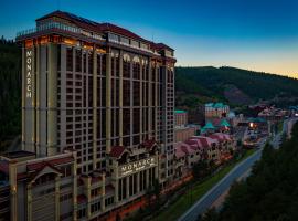 Monarch Casino Resort Spa，位于布莱克霍克Golden Canyon State Park附近的酒店