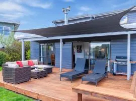 Blue Velvet Cottage - Lake Taupo Holiday Home