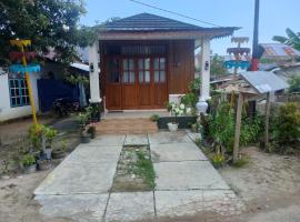 Homestay Erna Tanjong Tinggi，位于Pasarbaru的海滩短租房