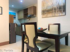 2 Bedroom Condo @ Midpoint Residences w/ City View，位于曼达维市的酒店