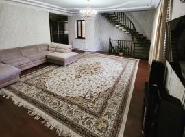 Almaty guest house，位于阿拉木图的乡村别墅