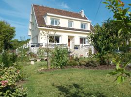 圣罗兰金花园住宿加早餐旅馆，位于厄镇的酒店