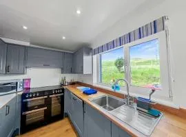 Pet Friendly 1Br Modernised Cottage with Fibre WiFi