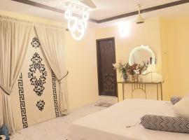 Charming Home banglow，位于卡拉奇的酒店