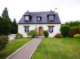 Traditional Brittany Home，位于Quessoy的酒店