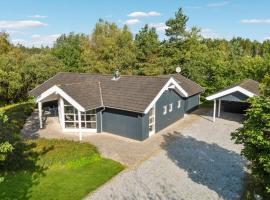 Beautiful Home In Ebeltoft With Sauna，位于Øksenmølle的酒店