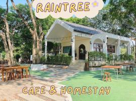Rain Tree Cafe & Homestay，位于乌泰他尼府的酒店