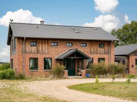 Ferienhaus Landurlaub mit Kamin，位于Schwarz的酒店