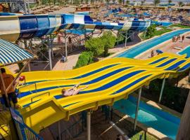 Titanic Aqua Park Resort fun city，位于赫尔格达的酒店