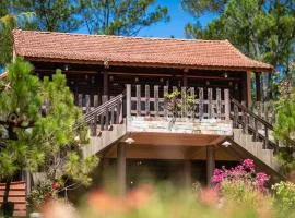 ONA HOME - Entire Hue-styled garden house nearby a pine hill