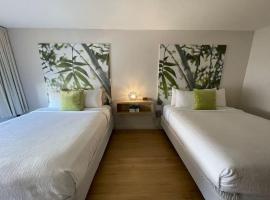 Newly renovated room in cozy hotel near Disney，位于基西米的酒店
