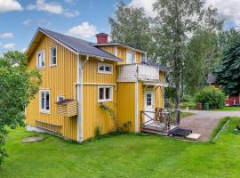 Mysigt hus utanför Järvsö，位于耶尔夫瑟的酒店