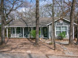 Lake Texoma Shoreline Cottage in Pottsboro，位于Pottsboro的酒店