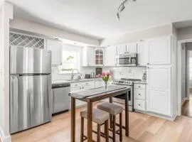 Spotless 4BR near CLT Uptown, Fast Wi-Fi