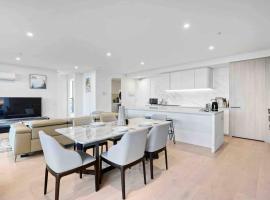 3 Bedrooms Apt in Glen Waverley central * parking，位于格伦韦弗利的酒店