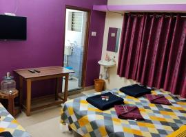 DANDELI CROCODILE EDGE HOME STAY，位于丹德利的酒店