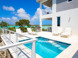 NEW Tropical Waterfront Cooper Jack Bay Villas，位于Five Cays Settlement的度假屋