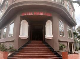 Hotel Nam Sơn，位于海防吉碑国际机场 - HPH附近的酒店