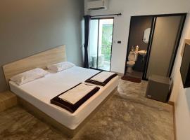 Newman hotel，位于Ban Khlong Ha的酒店