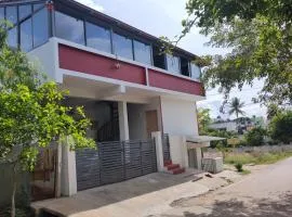 A spacious AC room with wide Balcony -Karimbumel House