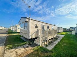 Lovely 6 Berth Caravan For Hire In Norfolk, By A Beautiful Beach! Ref 50030j，位于大雅茅斯的酒店