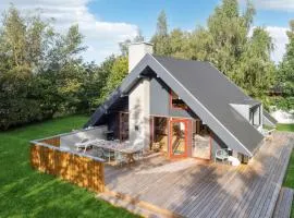 Awesome Home In Væggerløse With Kitchen