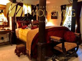 PRIVATE STAY BY MADLYGIVING - Bed & Breakfast At National Harbor - By HospiTalent Mariby Corpening，位于国家海港的住宿加早餐旅馆