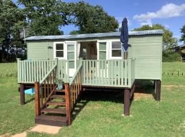 Muffins Meadow Shepherds Hut，位于Tillingham的露营地