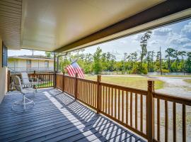 Louisiana Abode - Balcony, Pool Table and Lake Views，位于查尔斯湖的酒店