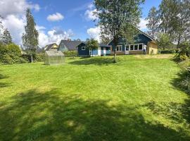 Family Friendly Villa Close To Ullared, 3bedrooms，位于Älvsered的酒店