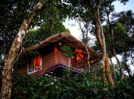 Coffee Cradle Wayanad Luxuorios Private Tree House - Inside 2 Acre Coffee Plantation，位于玛纳多迪的酒店