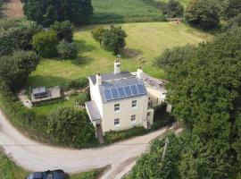 Clotted Cream Cottage: Countryside calm: Close to beach: Dartmouth: Devon，位于达特茅斯的酒店
