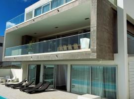 Villa Surf Vista - Praia da Areia Branca，位于劳林哈的家庭/亲子酒店