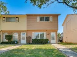 Bossier City Townhome with Patio and Outdoor Dining!