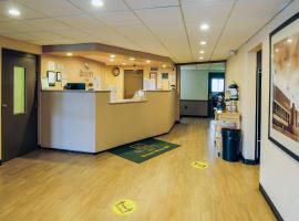 Quality Inn Stadium Area Green Bay Stadium，位于绿湾的酒店