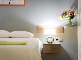 HOTEL MANTA BEACH MADRIGAL，位于曼塔的酒店