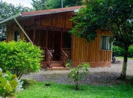 Natural Harmony Cabin，位于希门尼斯港的木屋