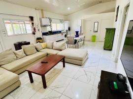 Homely 3 bedroom apartment perfect for your dream getaway!，位于维拉港的公寓