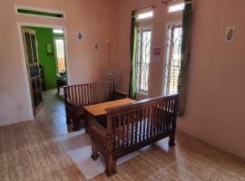 Dam Ri Private 2nd Floor - Near Airport & Batukaras，位于Cijulang的酒店