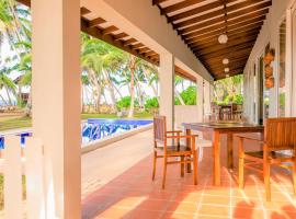 Arhimser Villa-superb 4 bedroom beachfront BB for 8 in Ranna, Tangalle, pool, free pick up for stays of 7 nights arriving together, serviced, taxes included，位于坦加拉的酒店