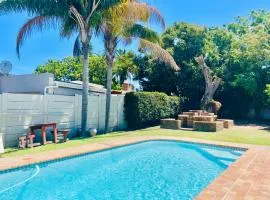 Entire House in Beacon Bay - Family or Group Retreat - Swimming Pool - Multiple Braais