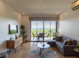 Roble Sabana 404 Luxury Apartment Adults Only - Reserva Conchal，位于普拉卡海尔的高尔夫酒店