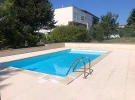 T2 avec piscine et terrasse dans résidence arborée