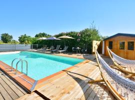 Gîte le Mizériat - Appartement avec piscine privée，位于Saint-Didier-sur-Chalaronne的低价酒店