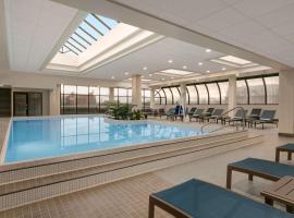 DoubleTree by Hilton Canton Downtown，位于坎顿的酒店